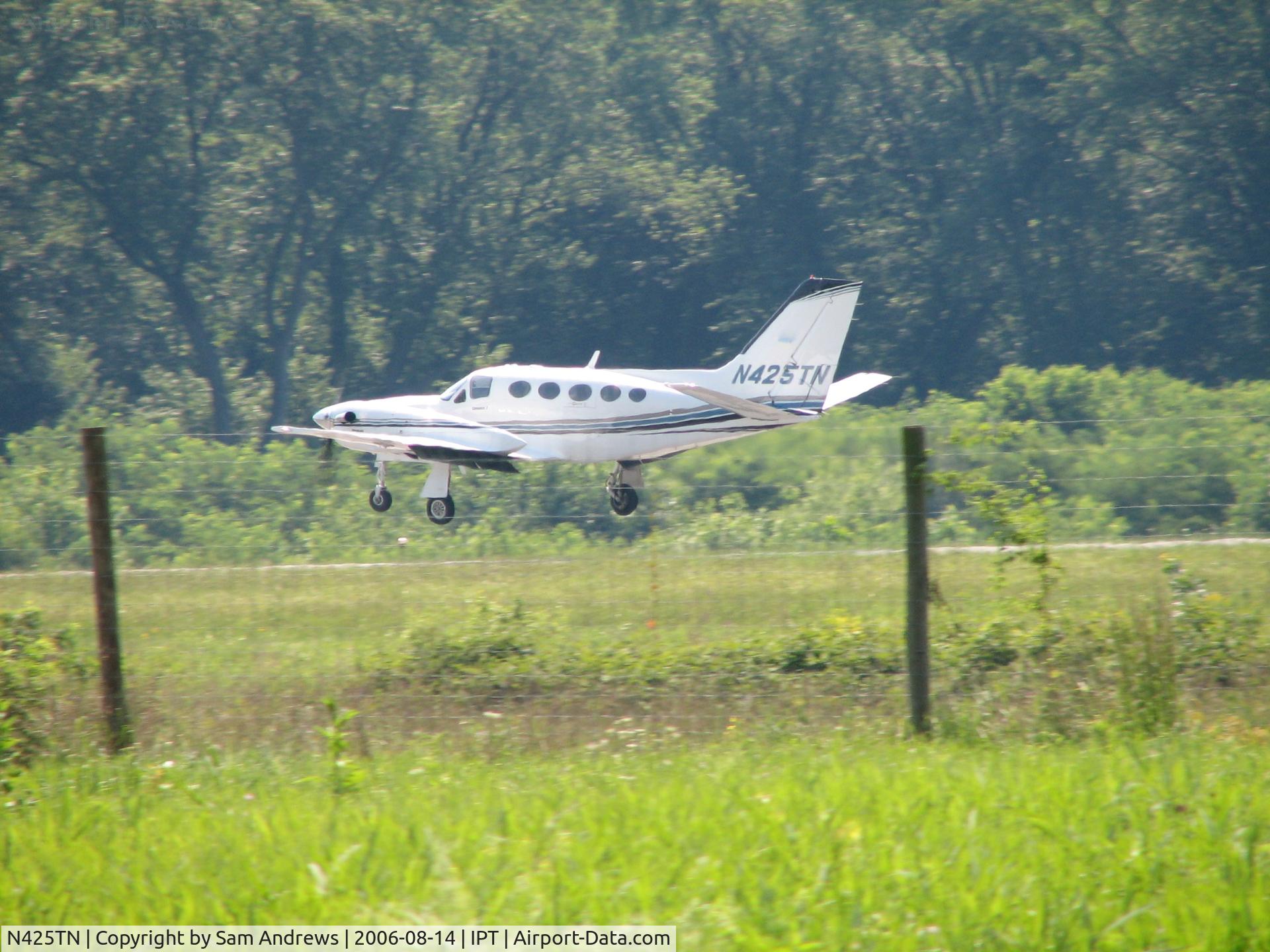 N425TN, 1984 Cessna 425 Conquest I C/N 425-0196, Just arriving from Toledo Express Airport (Toledo, OH) [KTOL/TOL]