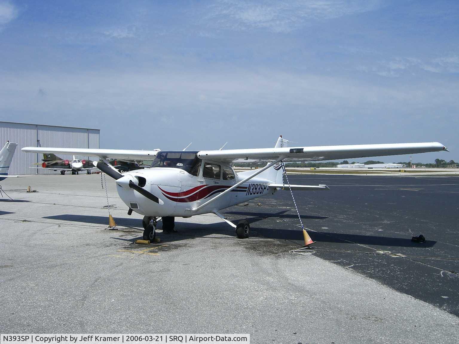 N393SP, 1999 Cessna 172S C/N 172S8290, Cessna 172 - N393SP as seen at Sarasota Airport (SRQ)