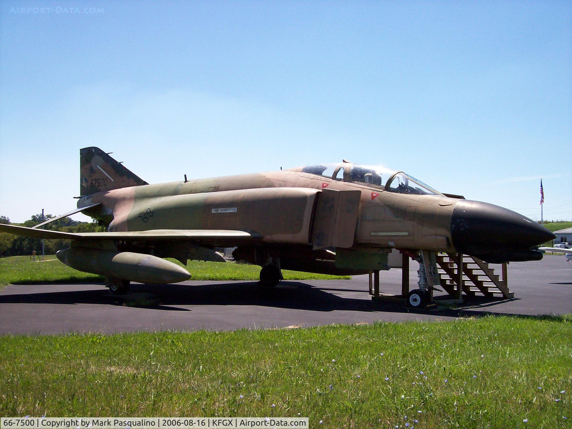 66-7500, McDonnell GF-4D Phantom C/N 2013, F-4D