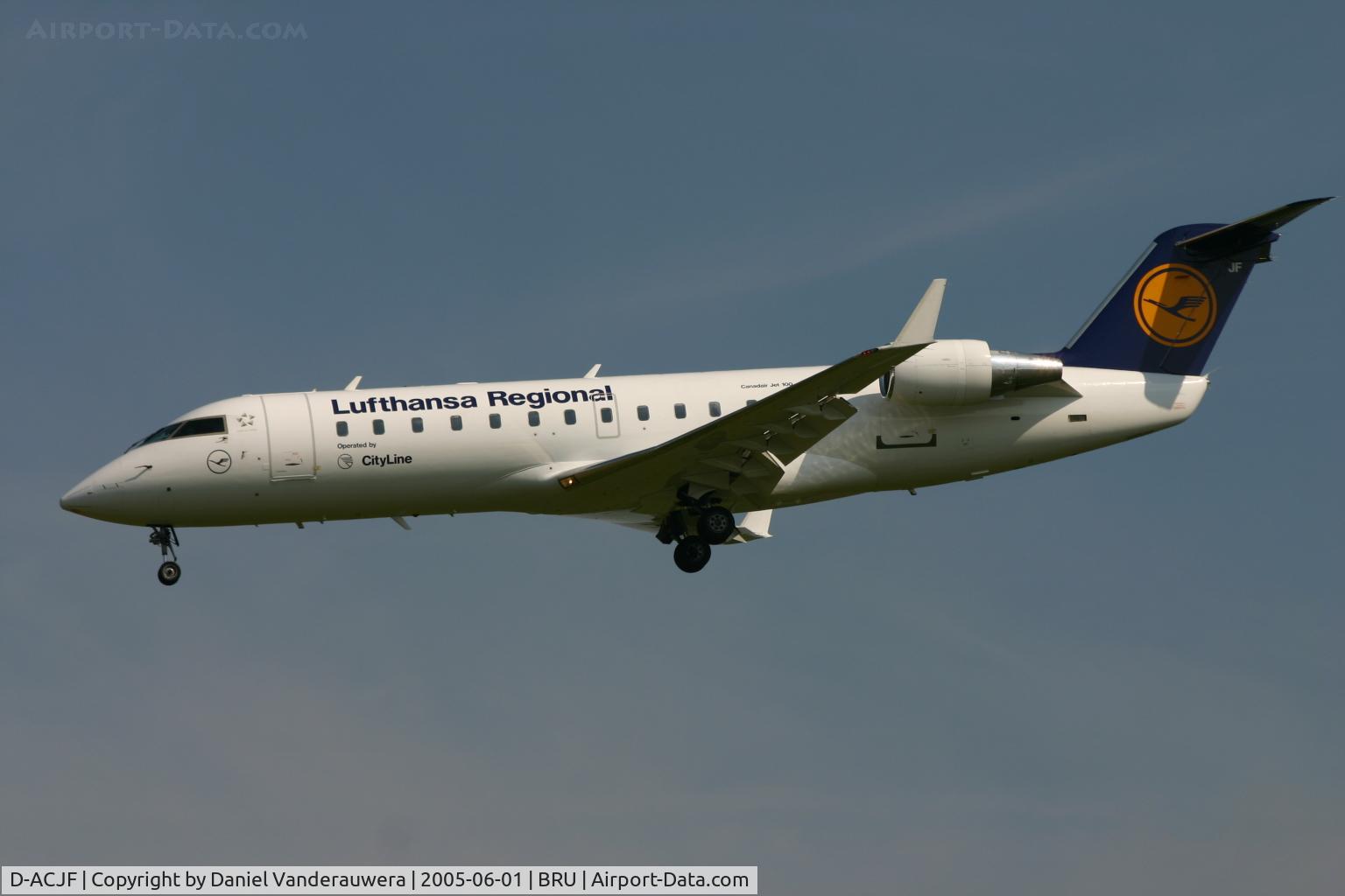 D-ACJF, 1996 Canadair CRJ-100LR (CL-600-2B19) C/N 7200, descendint to rwy 25L