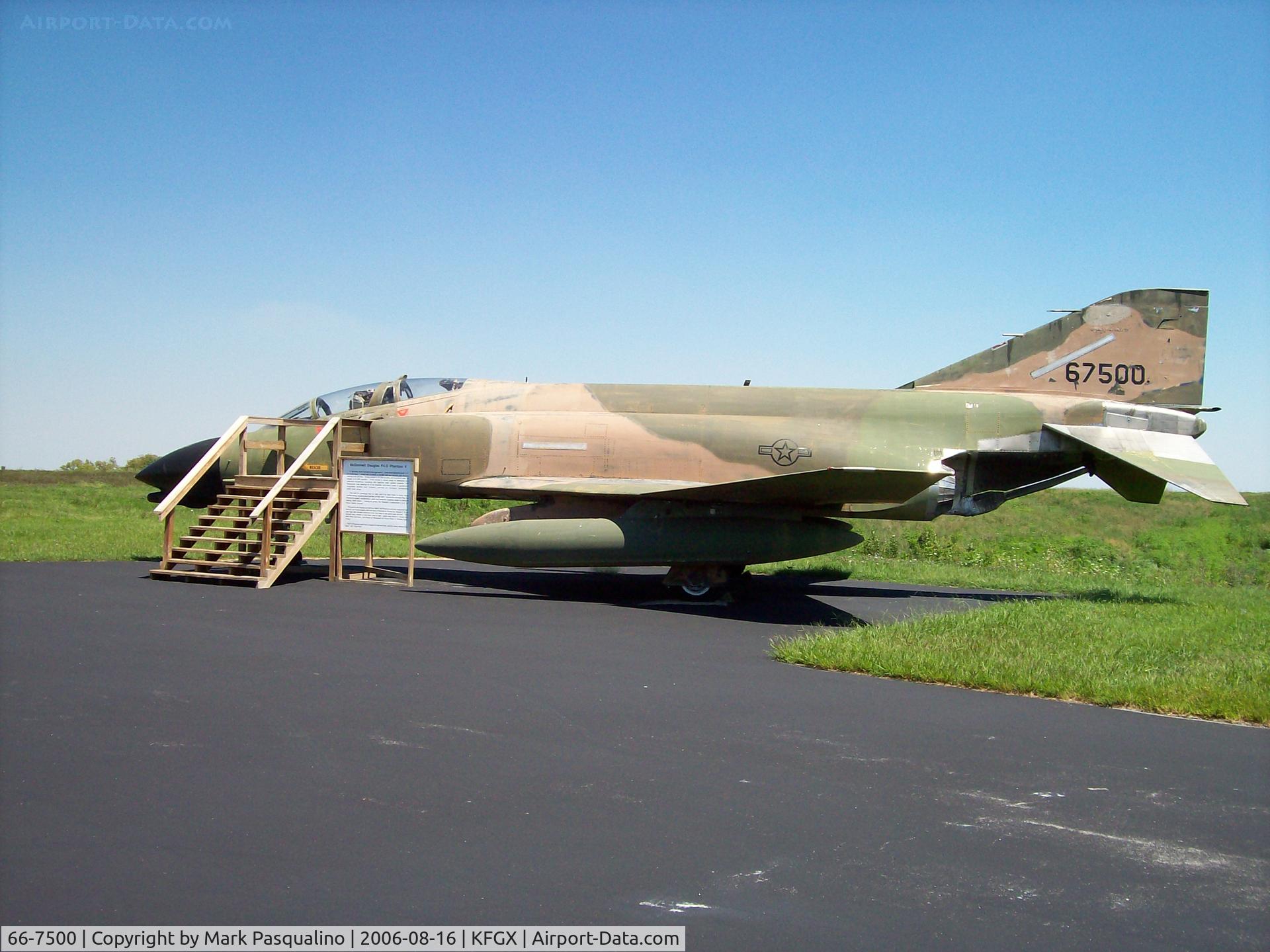 66-7500, McDonnell GF-4D Phantom C/N 2013, F-4D