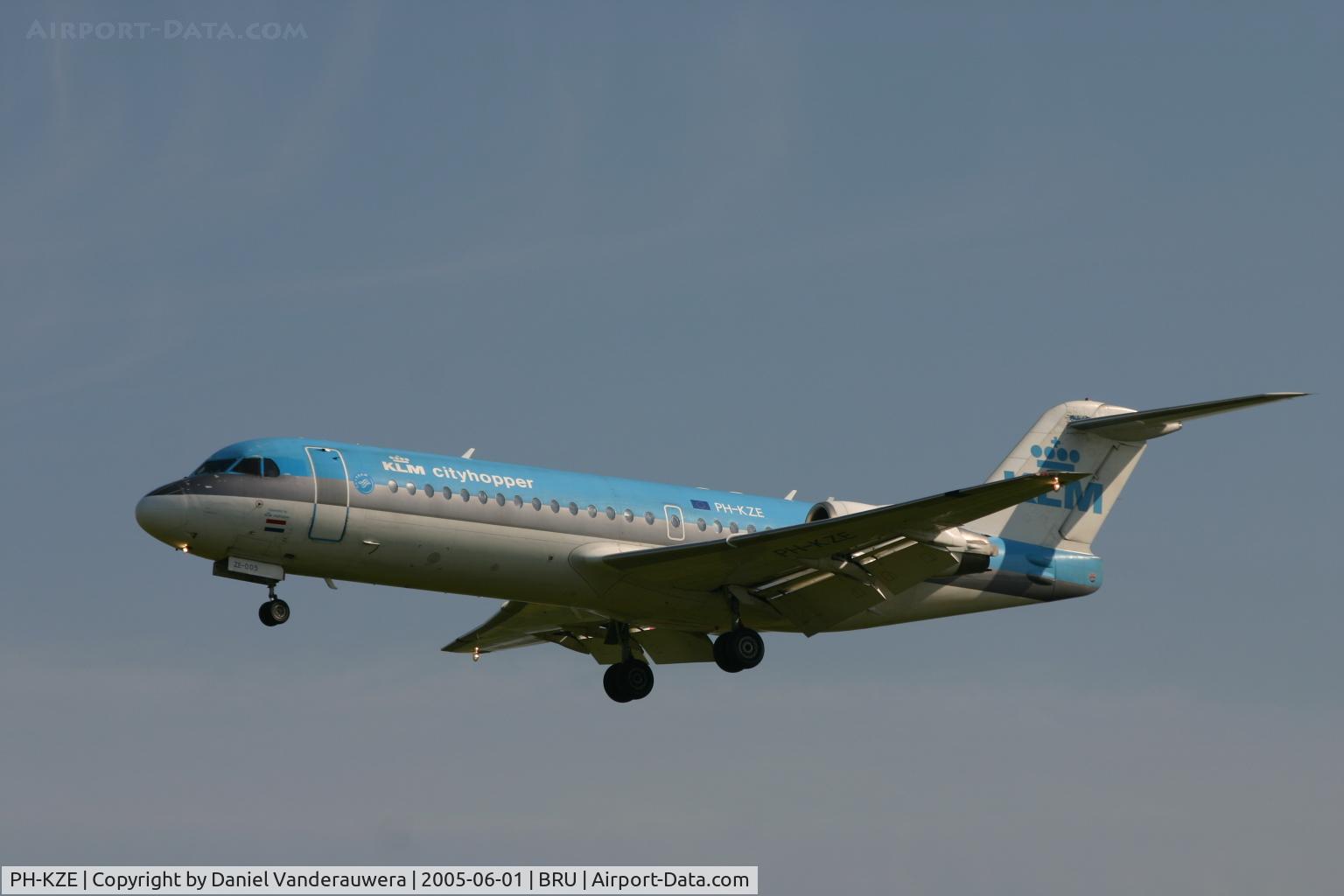 PH-KZE, 1996 Fokker 70 (F-28-0070) C/N 11576, arrival of flight KL1723 from AMS