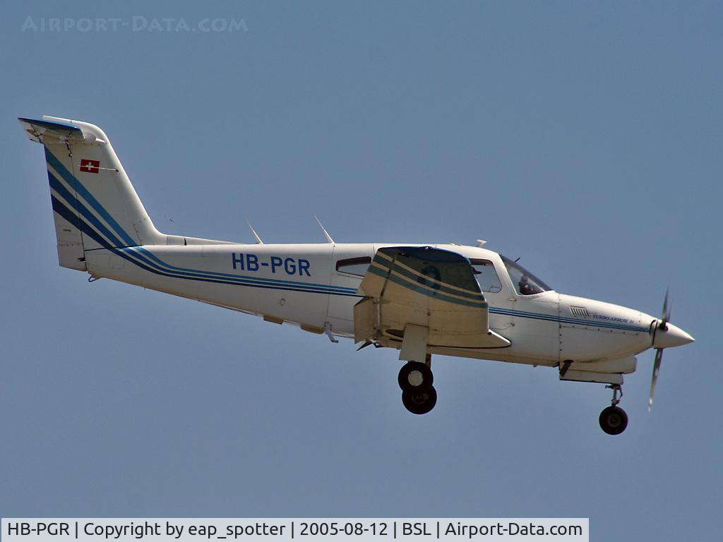 HB-PGR, 1982 Piper PA-28RT-201T Turbo Arrow IV C/N 28R-8231045, short final for runway 16
