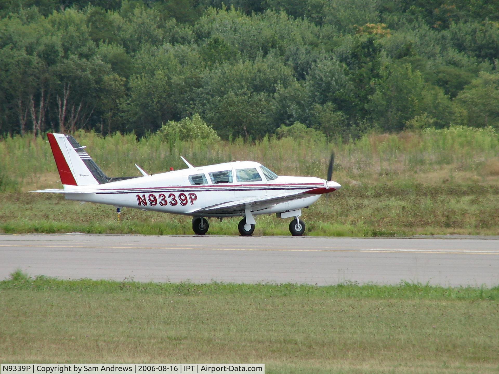 N9339P, 1969 Piper PA-24-260 Comanche C/N 24-4837, Just arrived and taxiing to the west ramp.