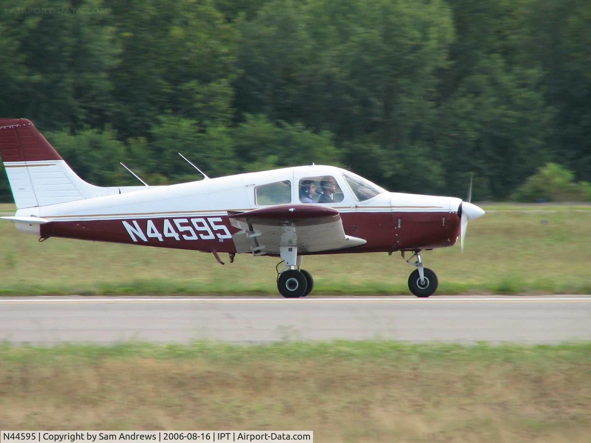 N44595, 1974 Piper PA-28-140 C/N 28-7425430, Just landed for dinner.