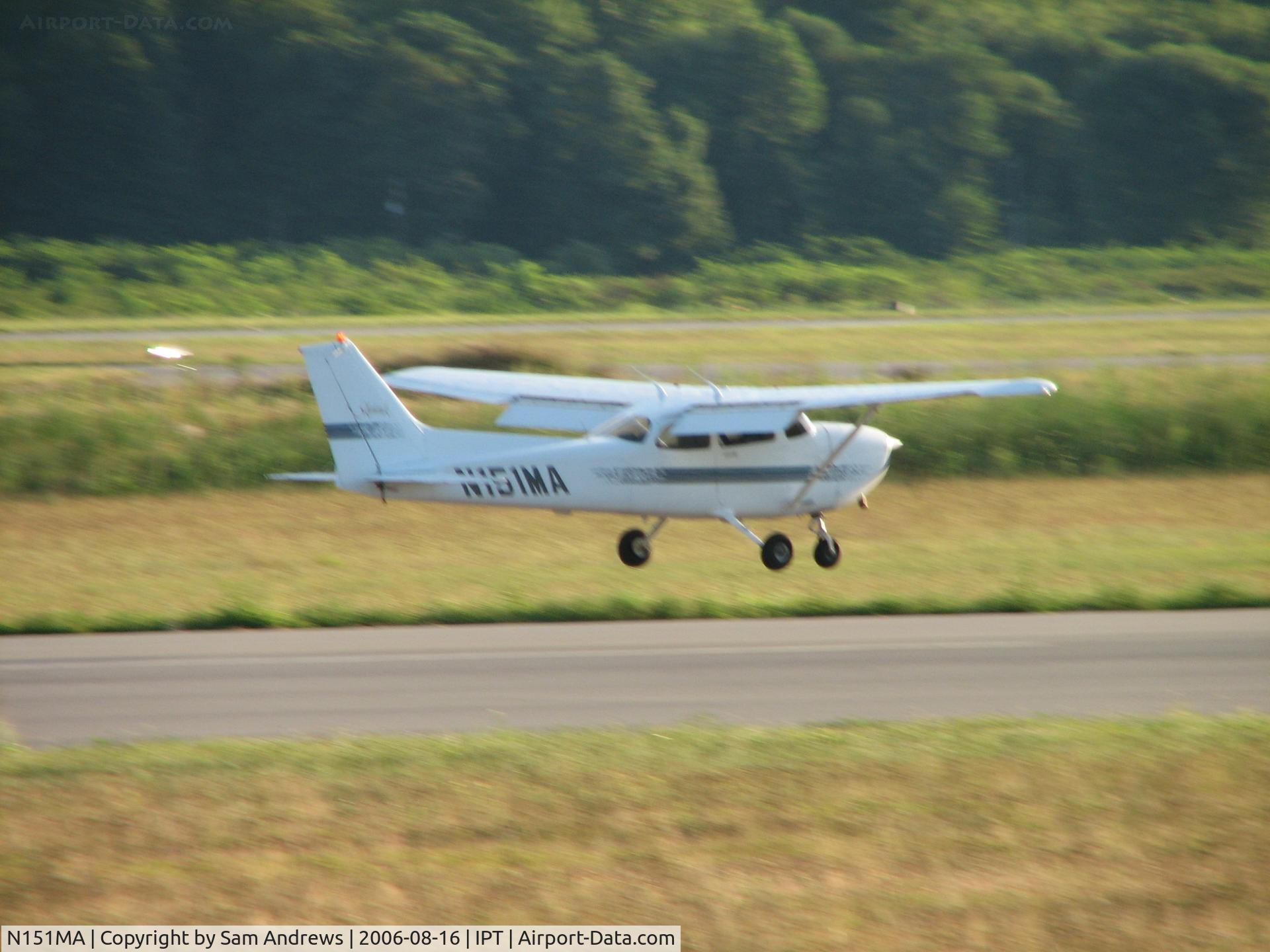 N151MA, 1997 Cessna 172R C/N 17280085, Landing.
