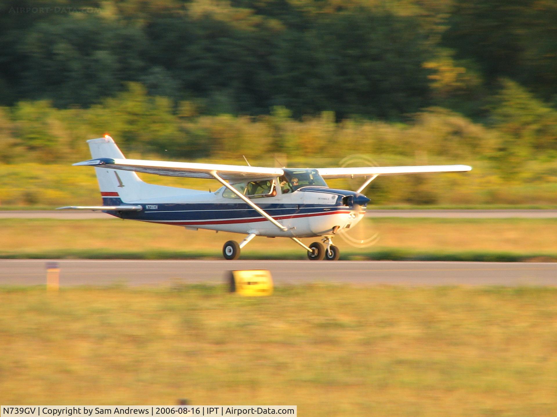 N739GV, Cessna 172N C/N 17270540, Practicing Touch & Goes.