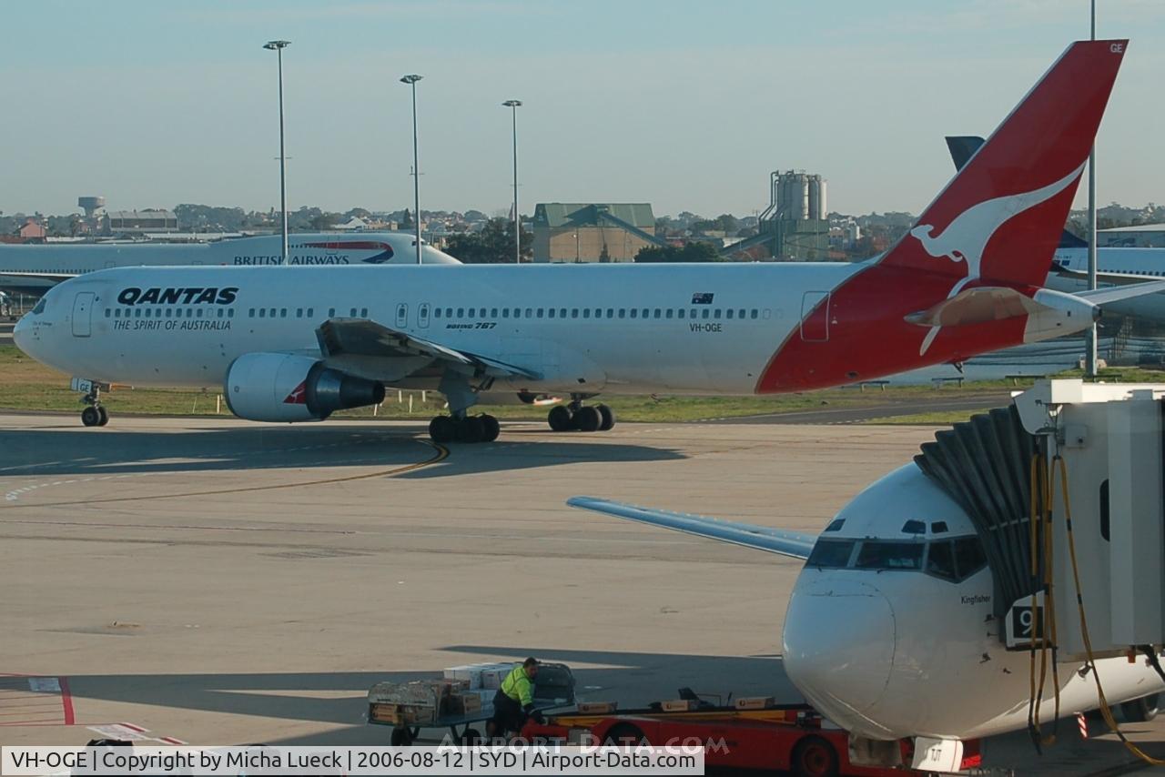 VH-OGE, 1989 Boeing 767-338/ER C/N 24531, Qantas operates a large fleet of B767s