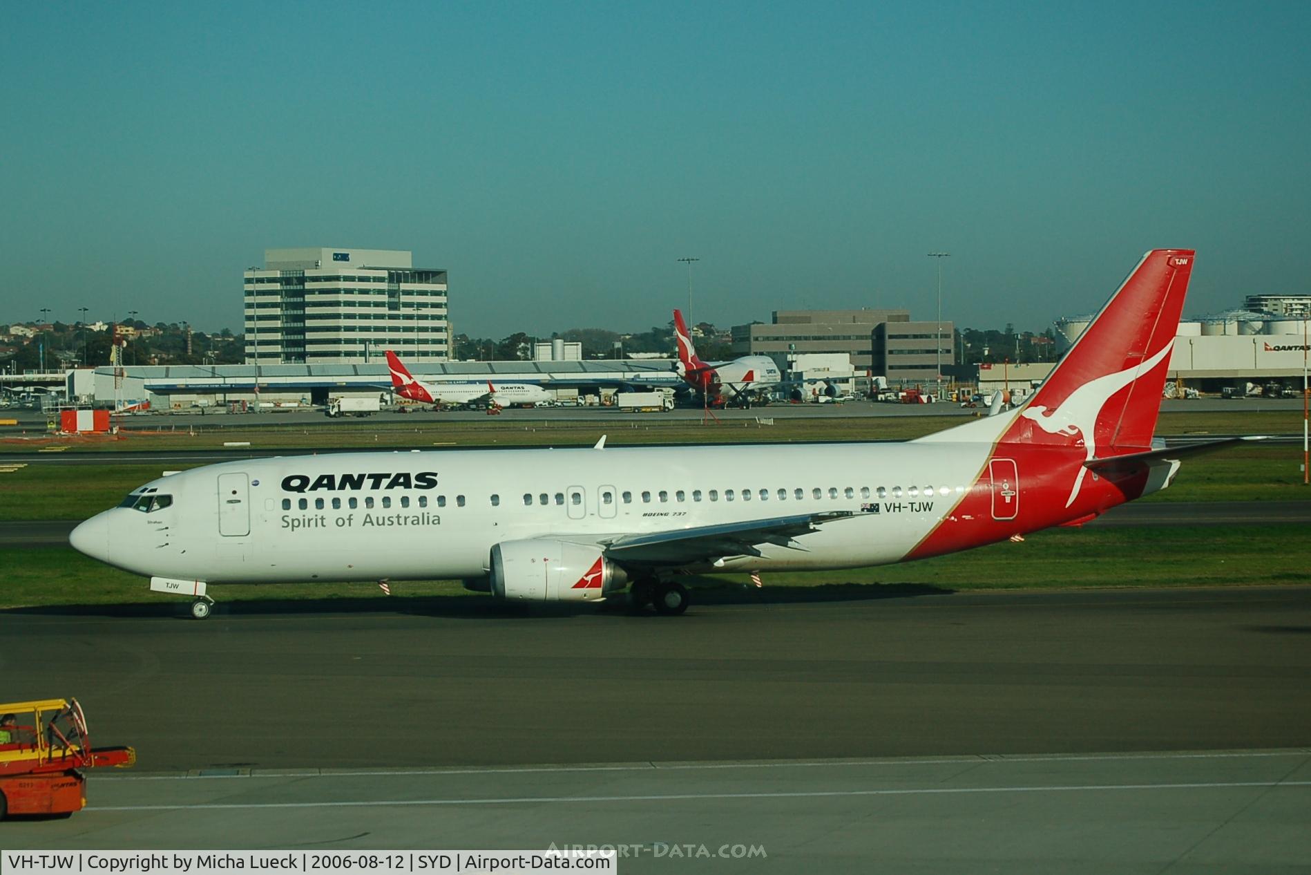 VH-TJW, 1993 Boeing 737-4L7 C/N 26961, Qantas operates an extensive fleet of B737s on domestic services
