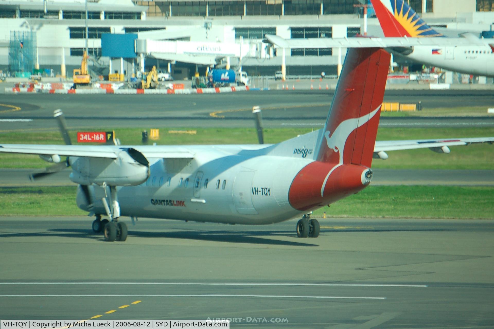 VH-TQY, 2000 De Havilland Canada DHC-8-315Q Dash 8 C/N 552, Taxiing to the runway for take-off