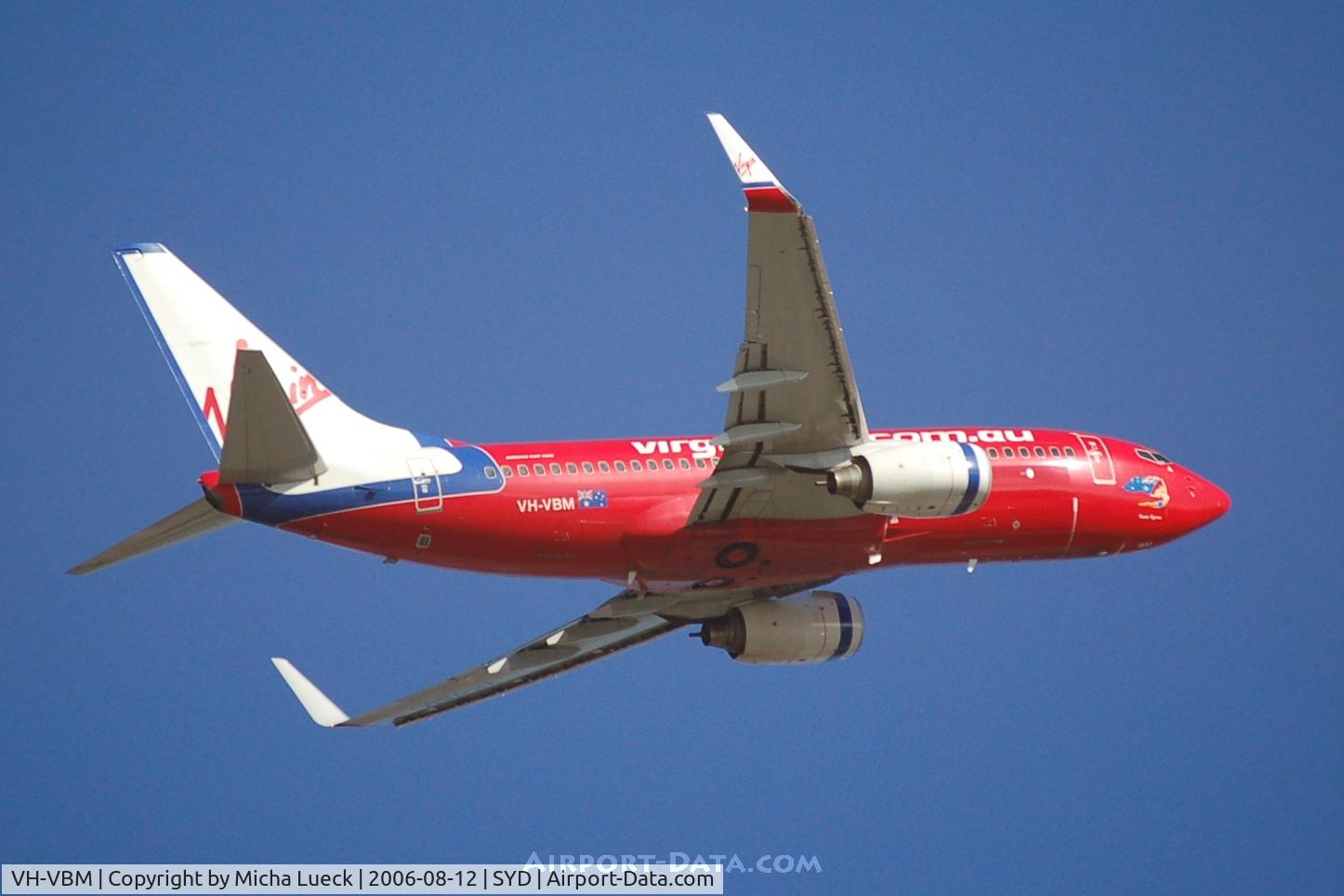 VH-VBM, 2002 Boeing 737-76N C/N 32734, Climbing out of Sydney