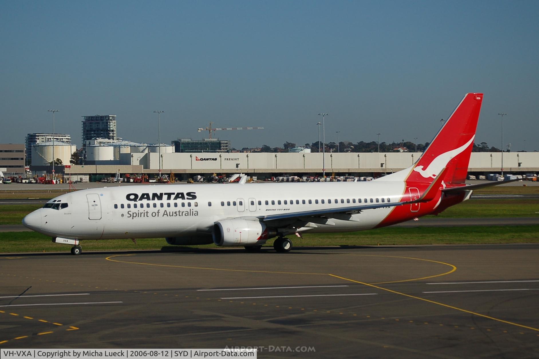 VH-VXA, 2001 Boeing 737-838 C/N 29551, Taxiing to the runway for take-off