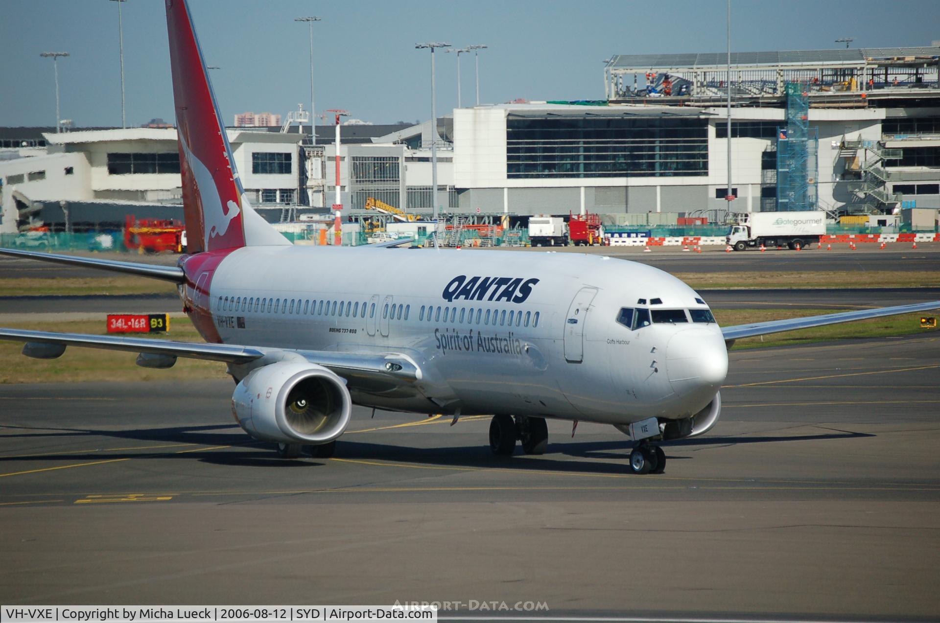 VH-VXE, 2001 Boeing 737-838 C/N 30899, Just arrived in Sydney