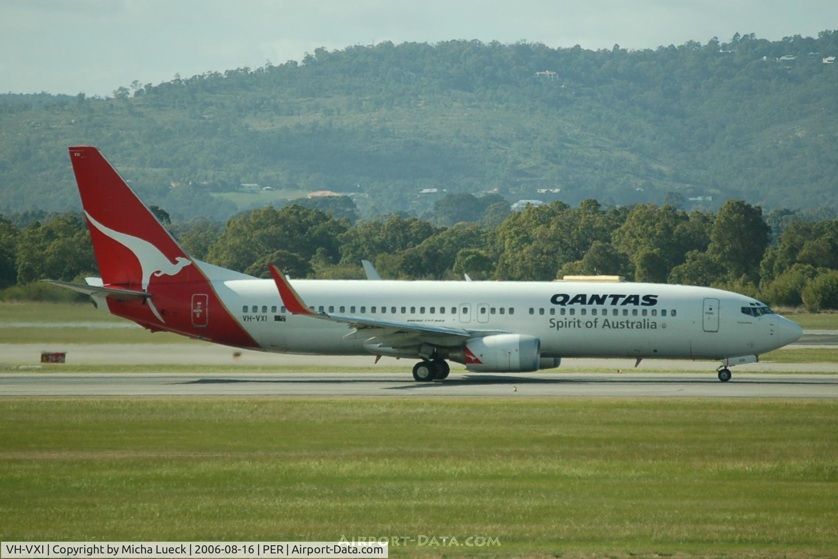 VH-VXI, 2002 Boeing 737-838 C/N 33479, Accelerating for the take-off run