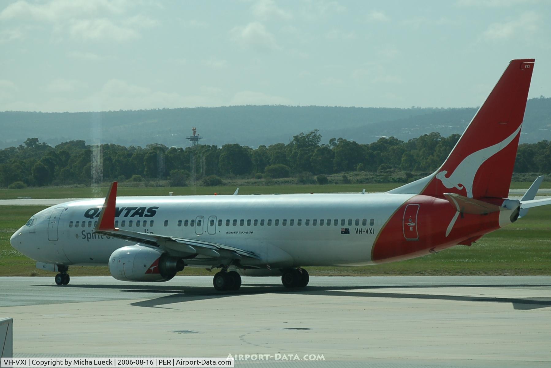 VH-VXI, 2002 Boeing 737-838 C/N 33479, Taxiing to the runway for take-off