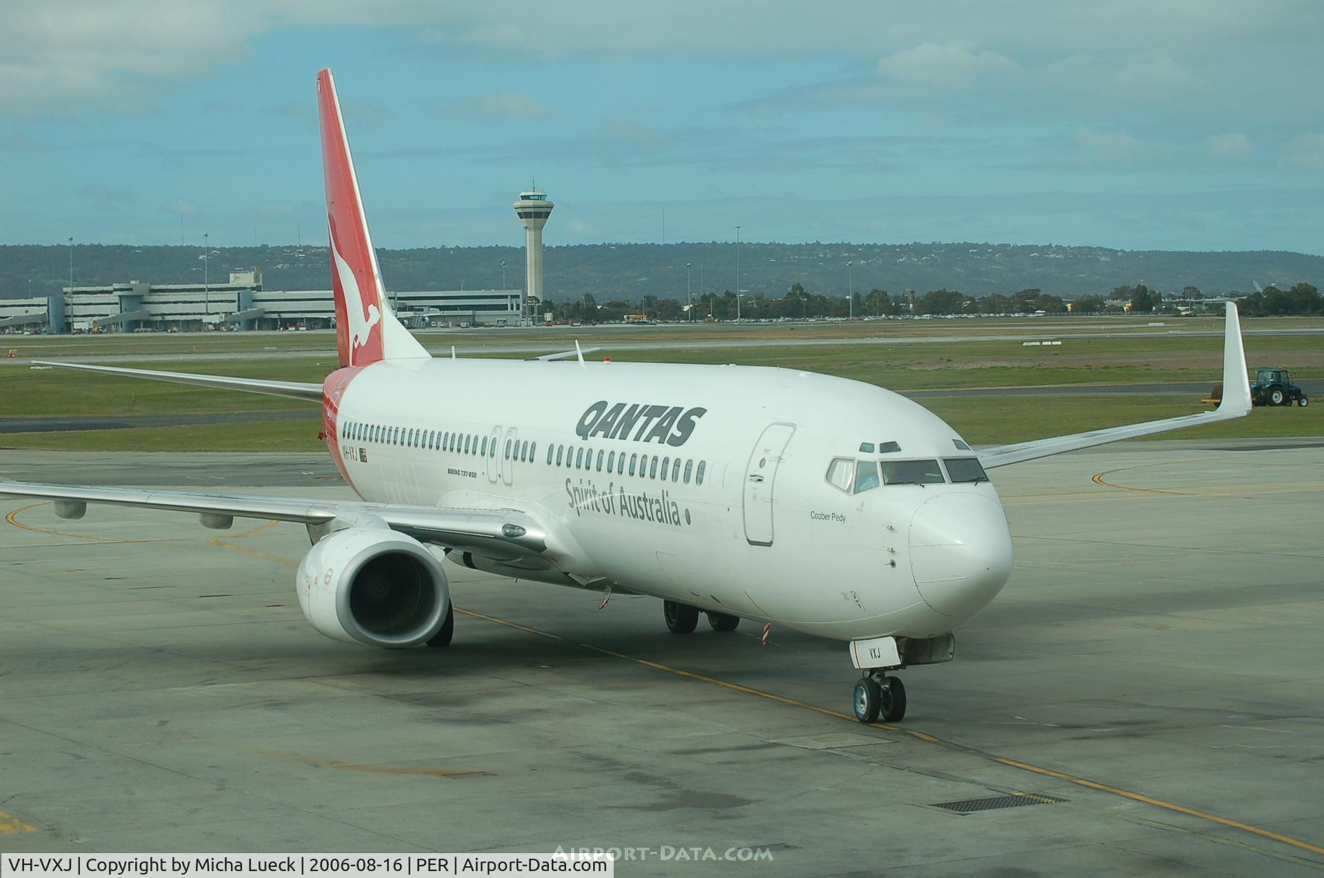 VH-VXJ, 2002 Boeing 737-838 C/N 33480, Arriving at the gate