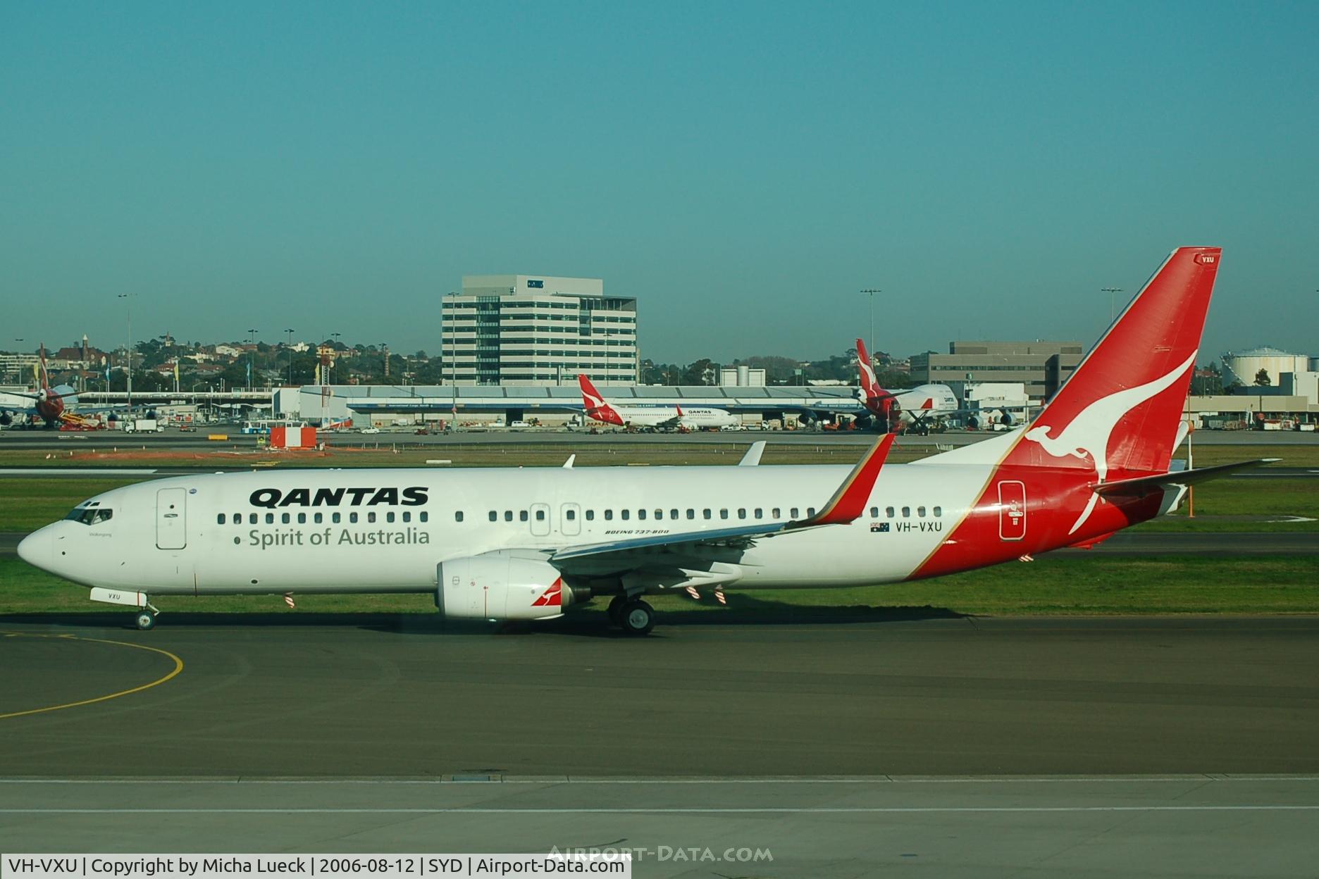 VH-VXU, 2003 Boeing 737-838 C/N 33761, Taxiing to the runway for take-off