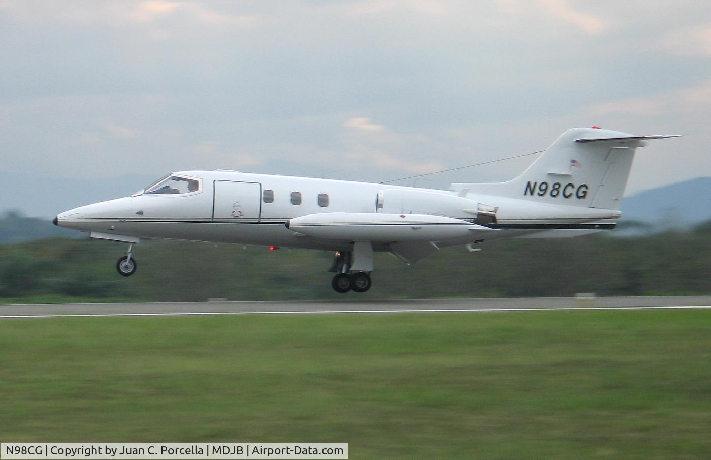 N98CG, 1976 Learjet 24D C/N 289, Taking off