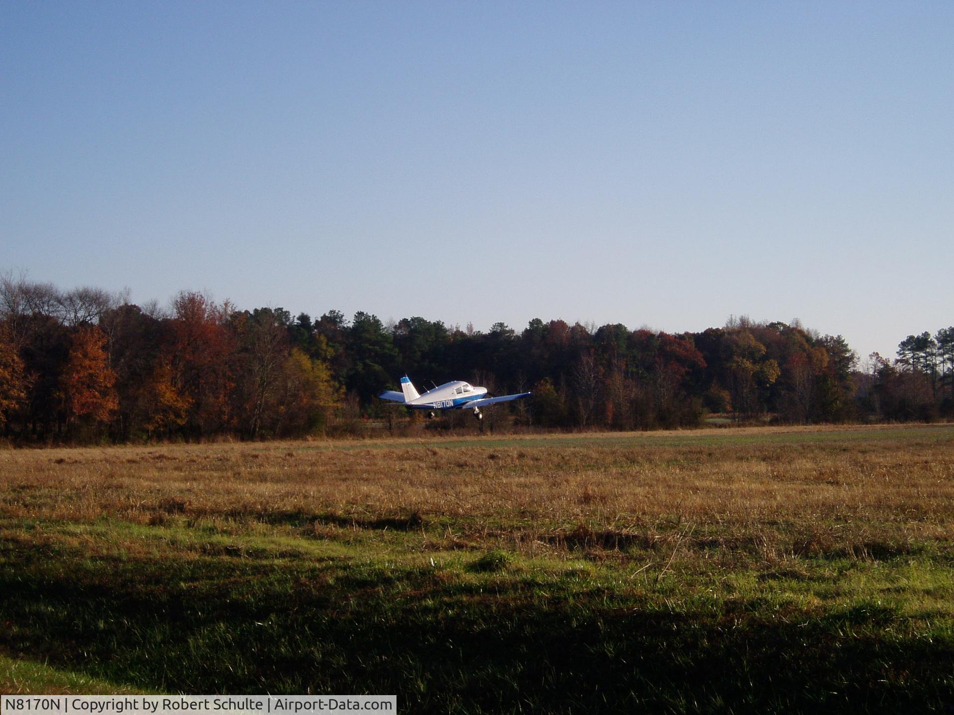 N8170N, 1968 Piper PA-28-140 C/N 28-25366, Short Field Landing