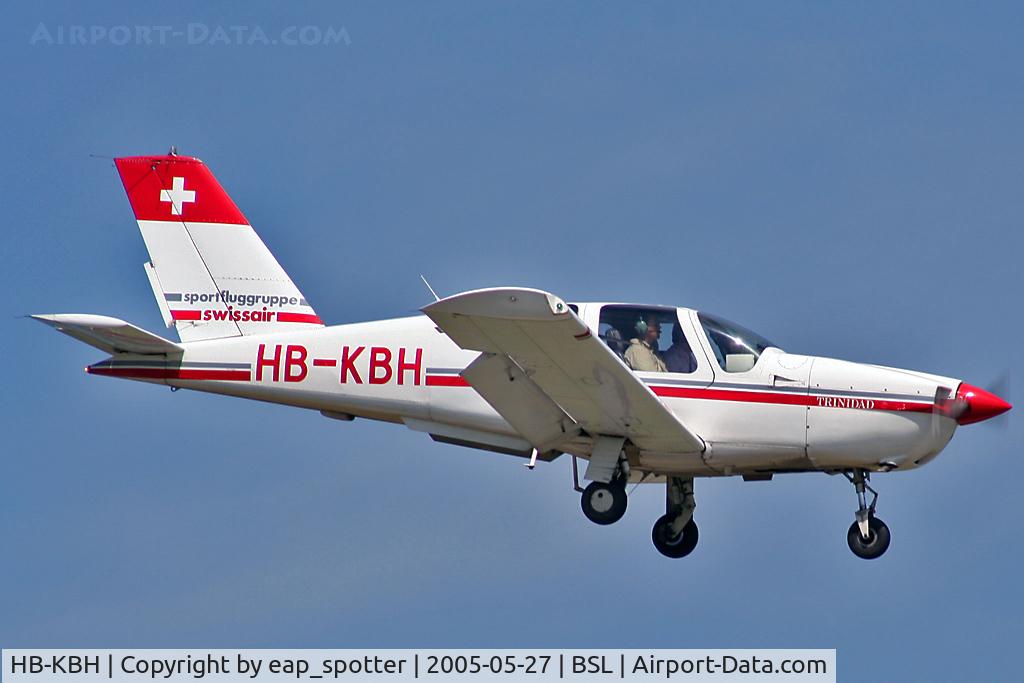 HB-KBH, 1986 Socata TB-20 Trinidad C/N 700, landing on runway 16
