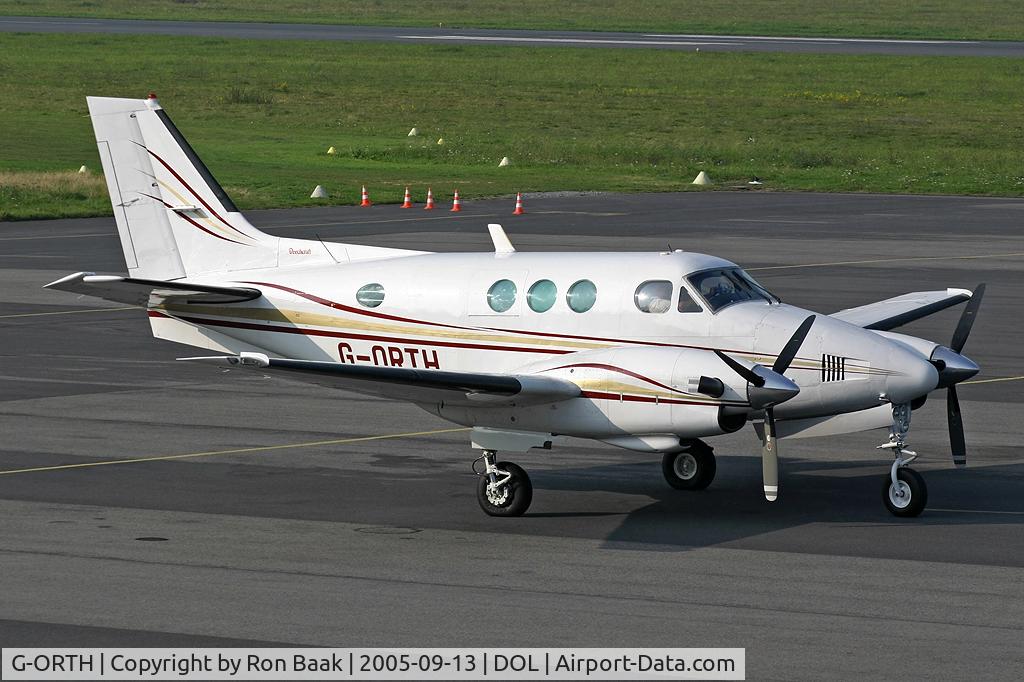 G-ORTH, 1975 Beech E90 King Air C/N LW-136, Nice and shiny plane