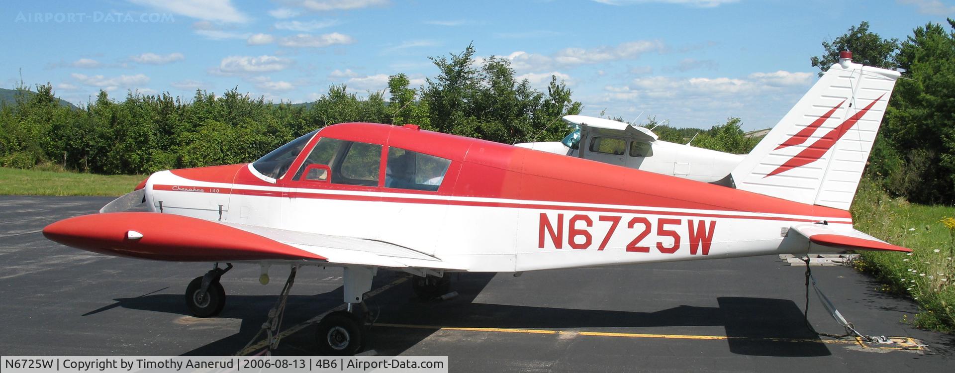 N6725W, 1965 Piper PA-28-140 C/N 28-20840, Parked at the ramp at Ticonderoga