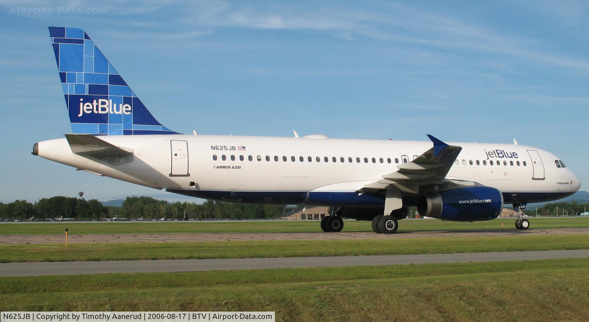 N625JB, 2005 Airbus A320-232 C/N 2535, Taxiing in at Burlington, VT