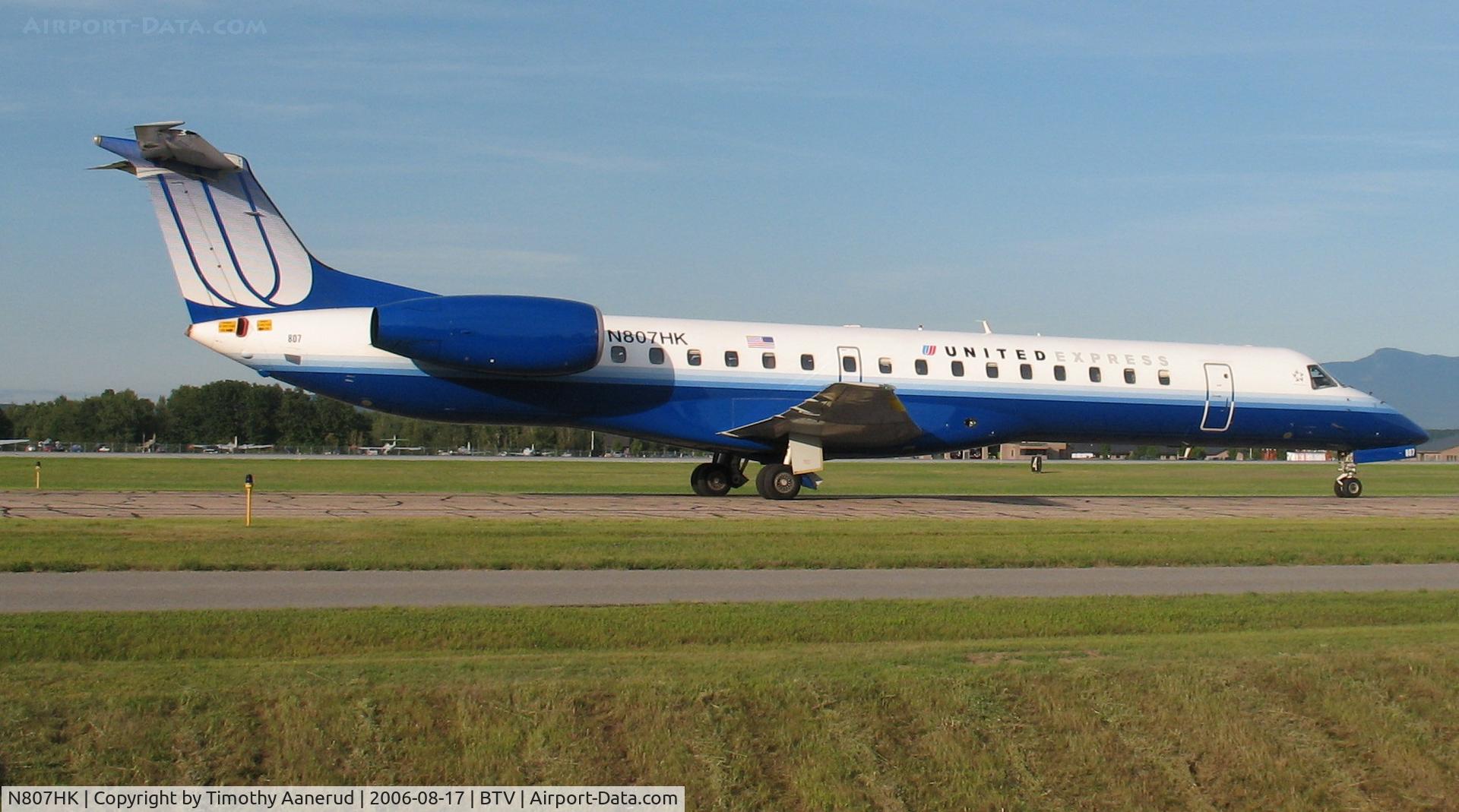N807HK, 1999 Embraer EMB-145EP (ERJ-145EP) C/N 145119, Arriving at Burlington, VT