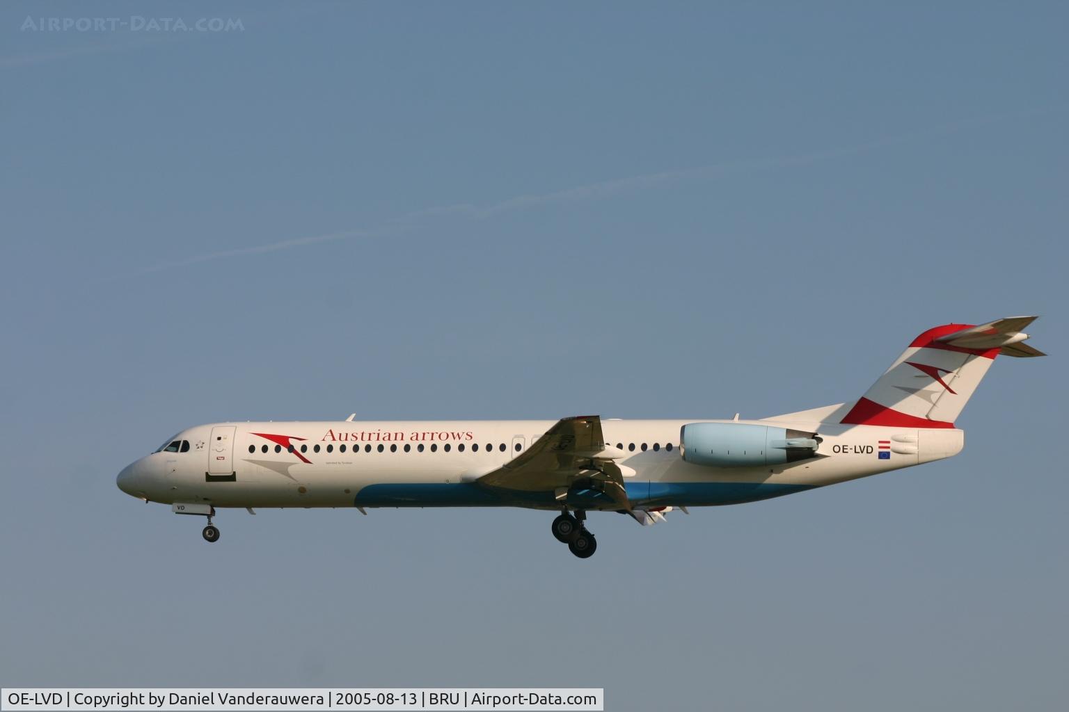 OE-LVD, 1994 Fokker 100 (F-28-0100) C/N 11515, descending to rwy 25L