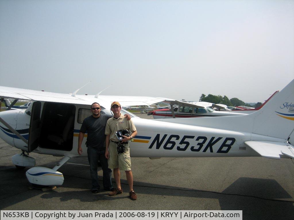 N653KB, 2000 Cessna 172S C/N 172S8686, My friends Juan Sierra and Juan Sossa