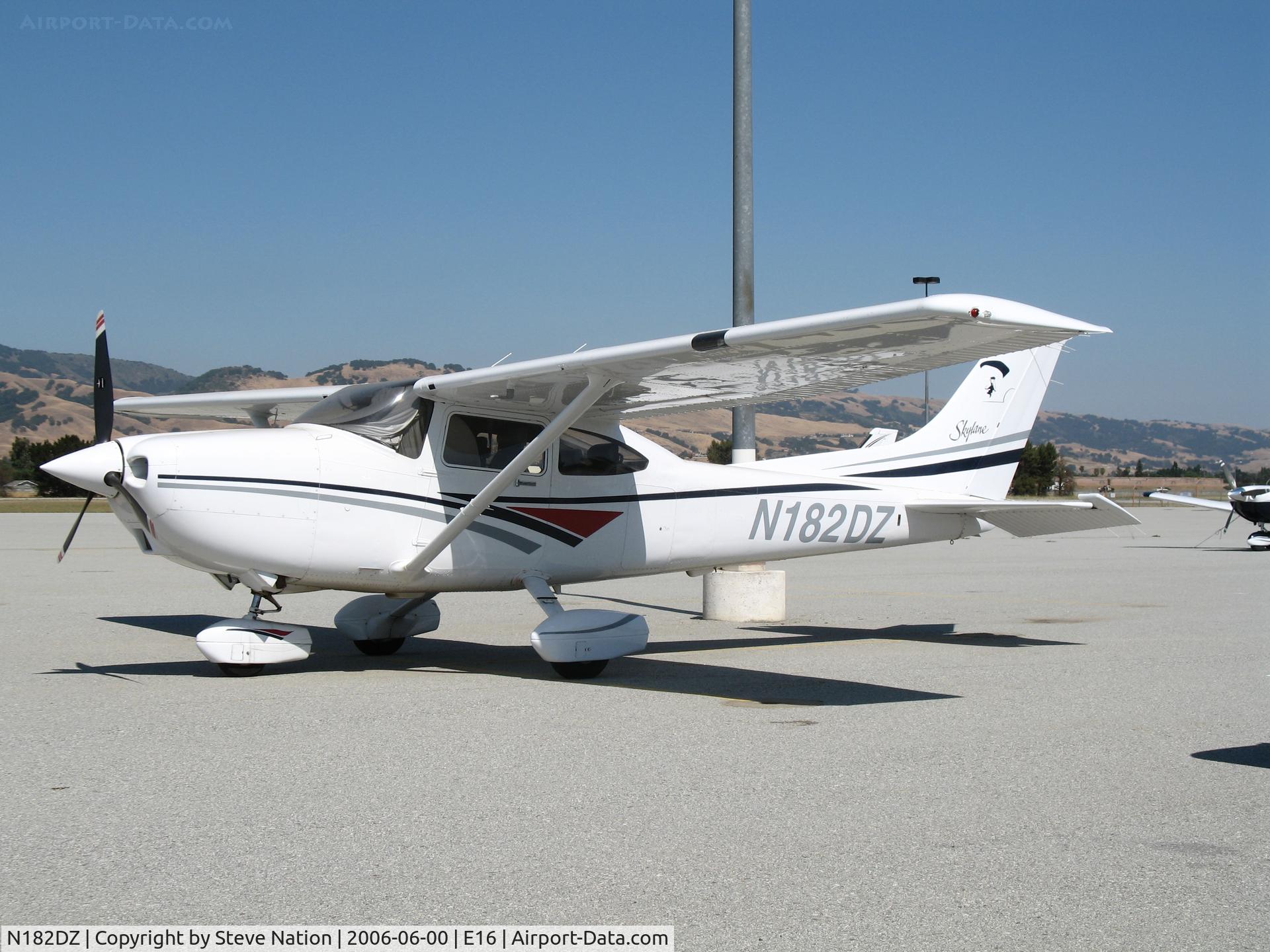 N182DZ, Cessna 182S Skylane C/N 18280428, 1999 Cessna 182S @ South County Airport (San Martin), CA