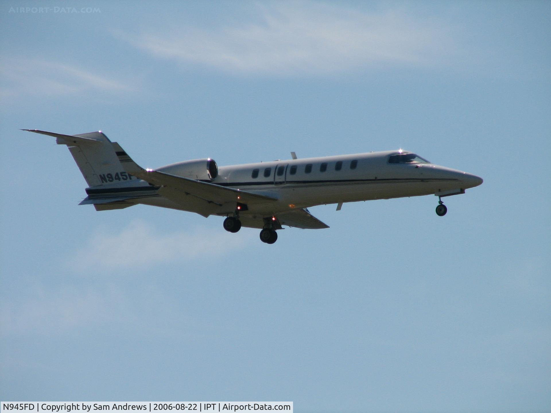 N945FD, 2000 Learjet 45 C/N 122, On short final for rwy 27