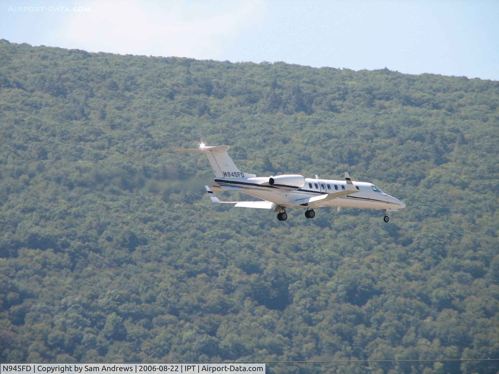 N945FD, 2000 Learjet 45 C/N 122, stable approaches are always best.
