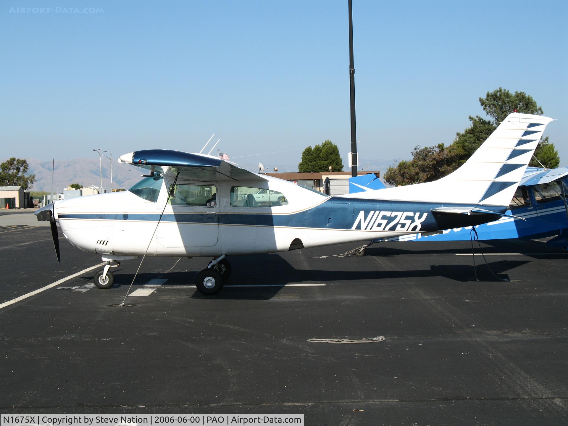 N1675X, 1975 Cessna T210L Turbo Centurion C/N 21060710, 1975 Cessna T210L @ Palo Alto Municipal Airport, CA