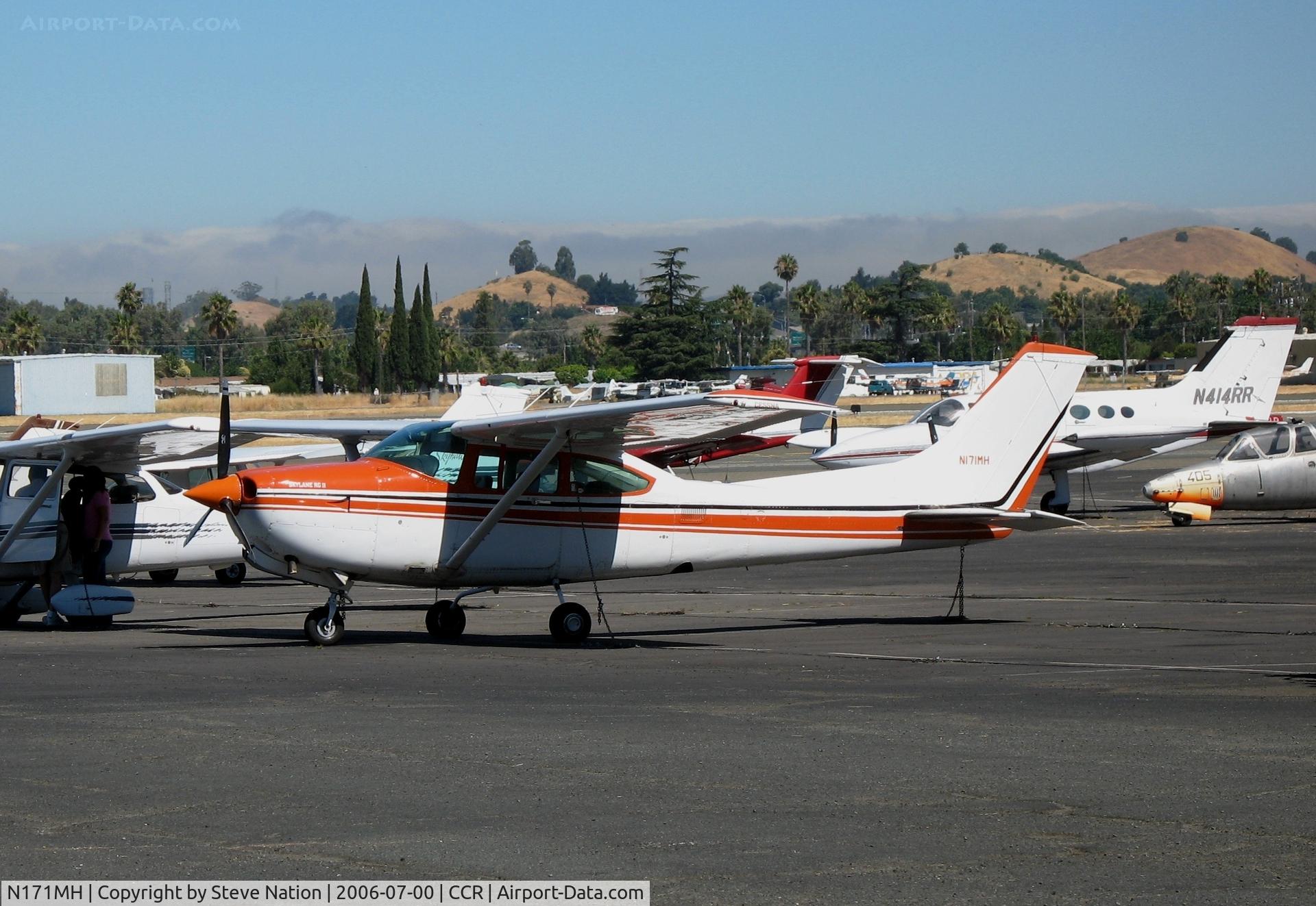 N171MH, 1981 Cessna R182 Skylane RG C/N R182-01766, 1981 Cessna R182 @ Buchanan Field (Concord), CA