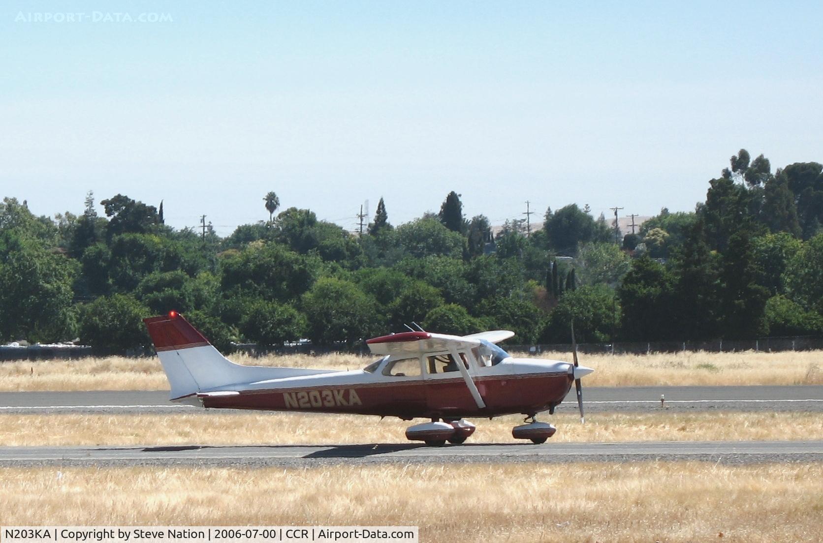 N203KA, 1976 Cessna 172N C/N 17267978, 1976 Cessna 172N taxying @ Buchanan Field (Concord), CA