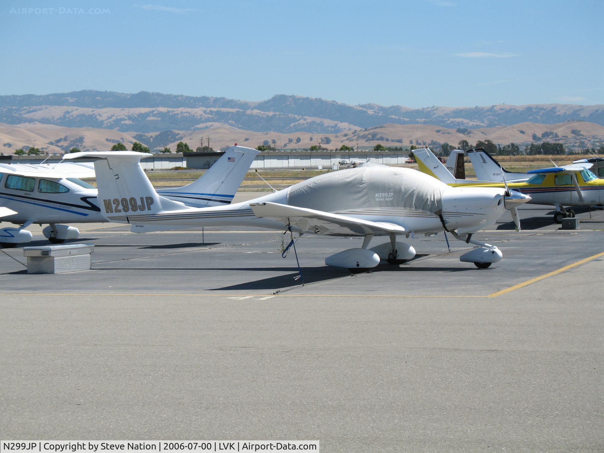N299JP, 2003 Diamond DA-40 Diamond Star C/N 40.329, 2003 Diamond Aircraft DA40 @ Livermore Municipal Airport, CA