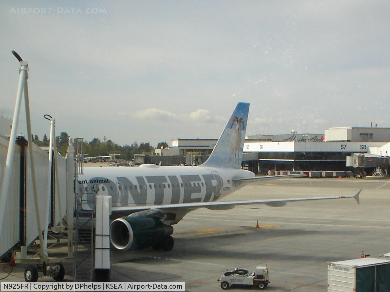 N925FR, 2004 Airbus A319-111 C/N 2103, N925FR parked at the gate in Seattle after my flight from Denver.