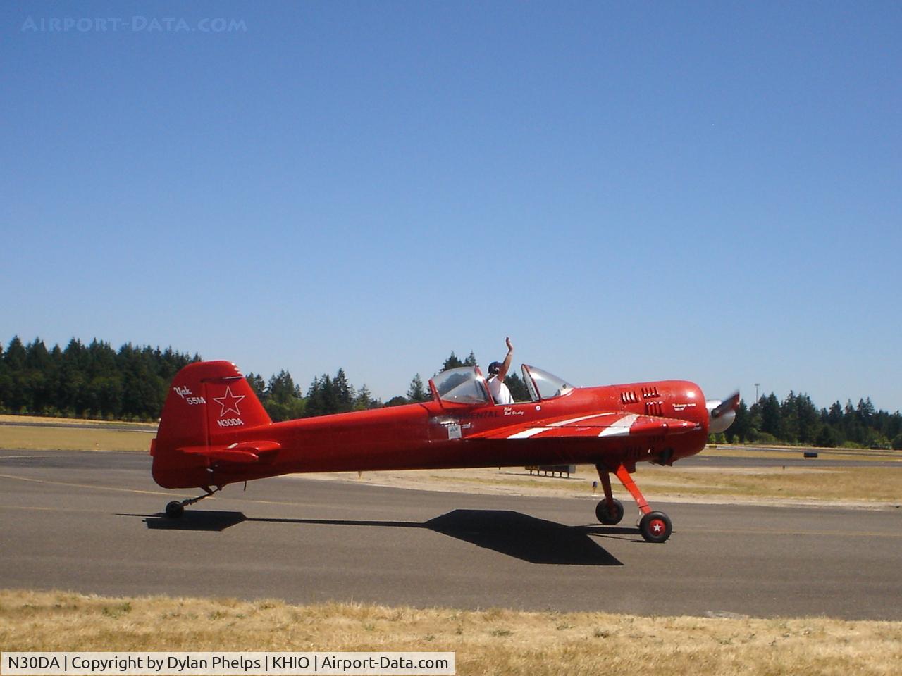 N30DA, 1991 Yakovlev Yak-55M C/N 910302, Ross Granley taxiing in after a aerobatic display