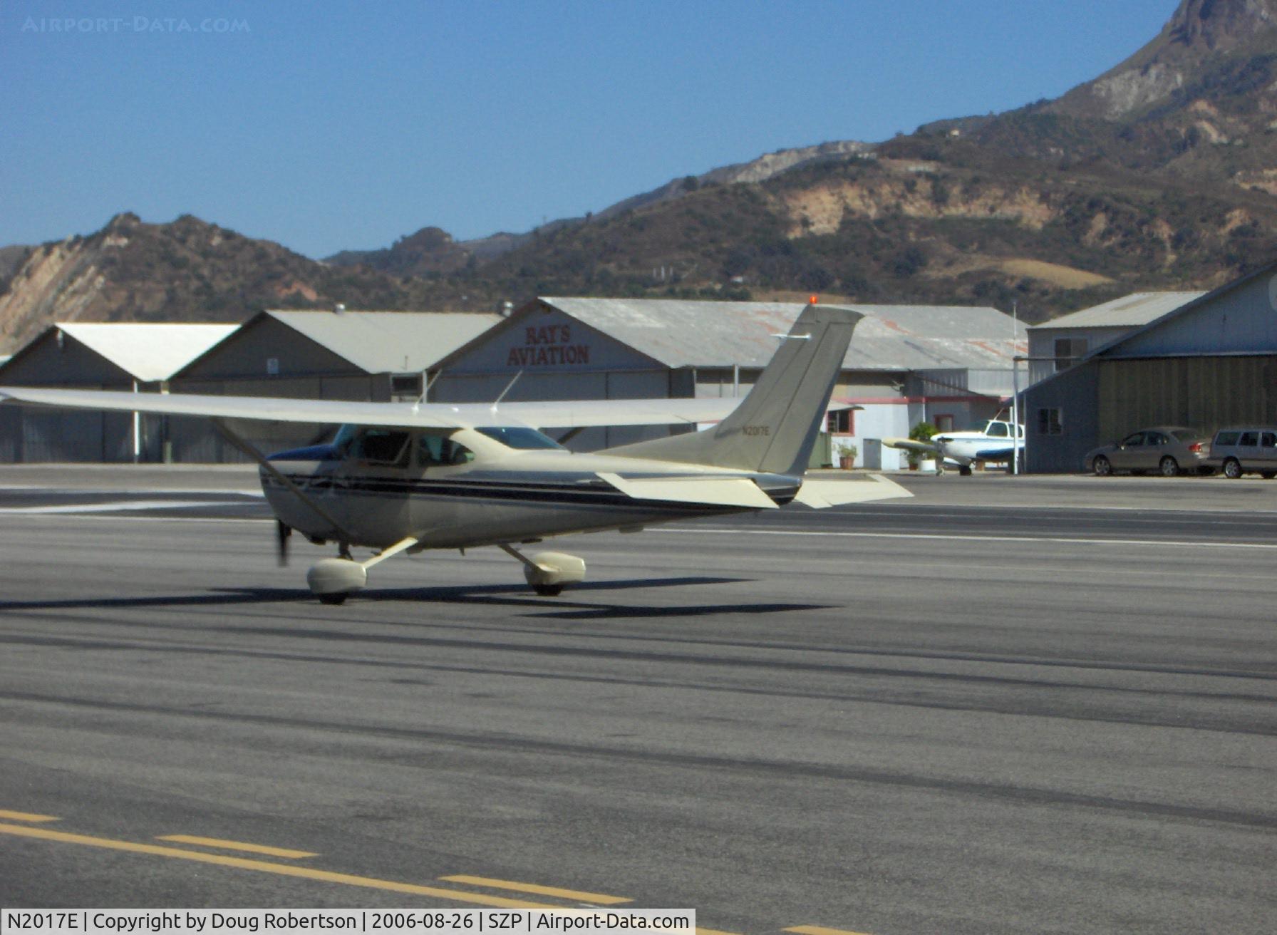 N2017E, 1982 Cessna T182 Skylane C/N 18268183, 1982 Cessna T182 SKYLANE, Lycoming O-540-L3C5D 235 Hp, taxi to Runway 22