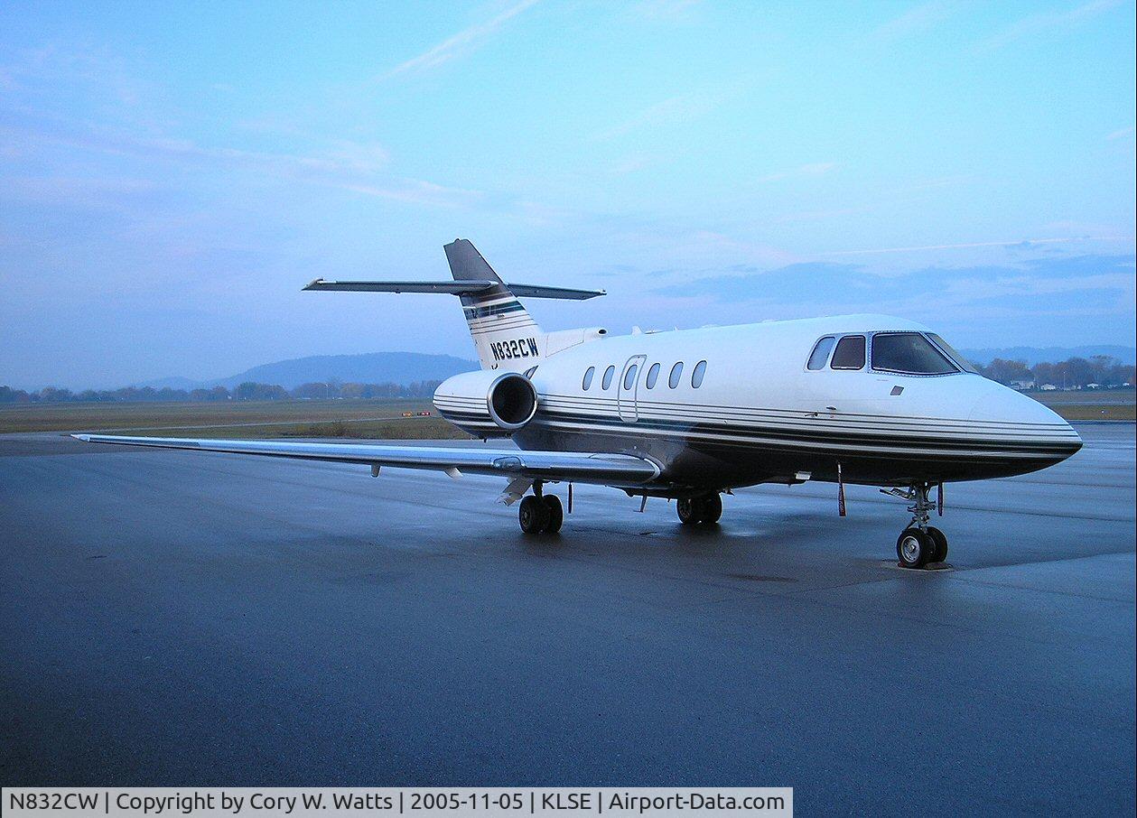 N832CW, 1999 Raytheon Hawker 800XP C/N 258432, Aircraft pictured in early morning light.