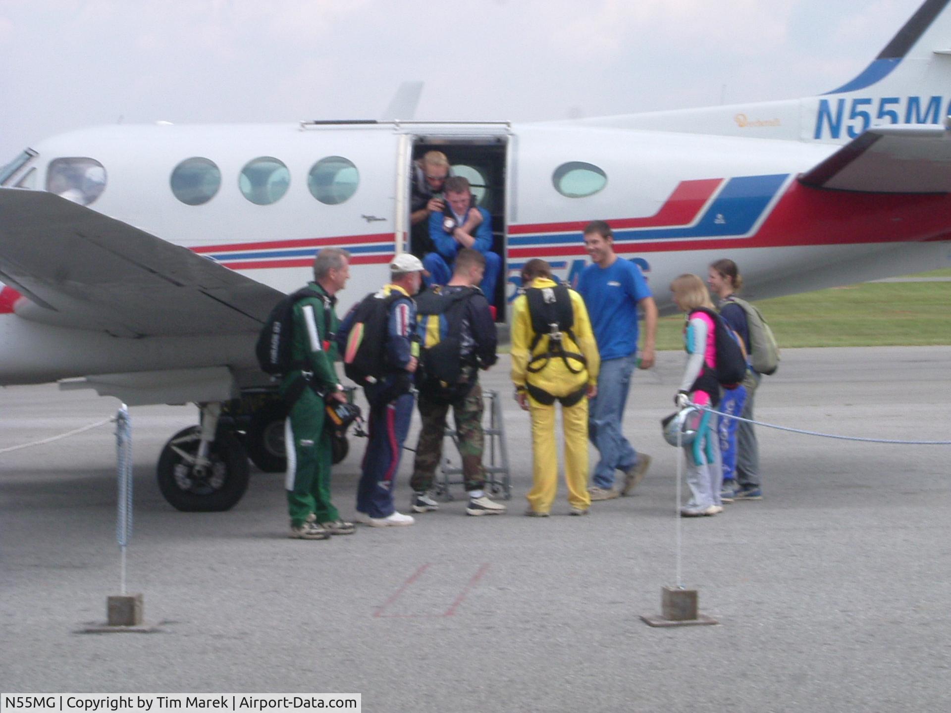 N55MG, 1968 Beech B90 King Air C/N LJ-391, Loading Skydivers