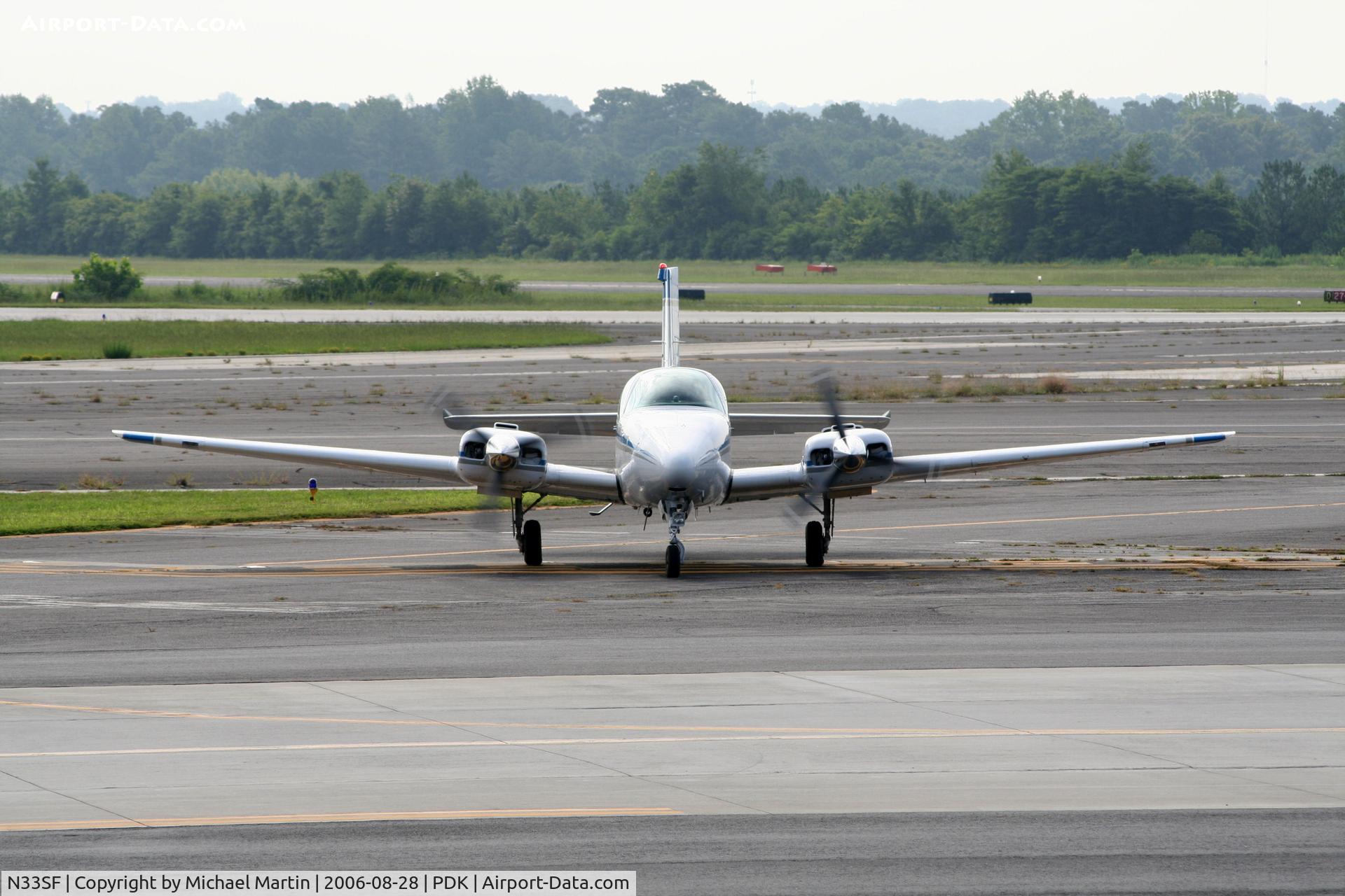 N33SF, 1972 Beech 58 Baron C/N TH-190, Head on view