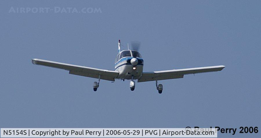 N5154S, 1970 Piper PA-28-180 C/N 28-7105008, Short final to runway 2