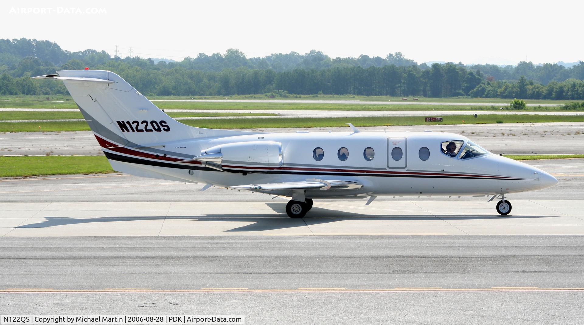 N122QS, Raytheon Aircraft Company 400A C/N RK-467, Taxing to Runway 2R