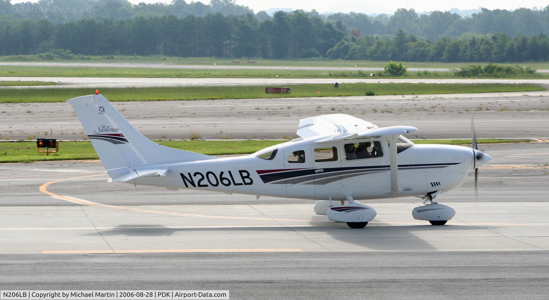 N206LB, 1999 Cessna 206H Stationair C/N 20608055, Taxing to Mercury Air Center