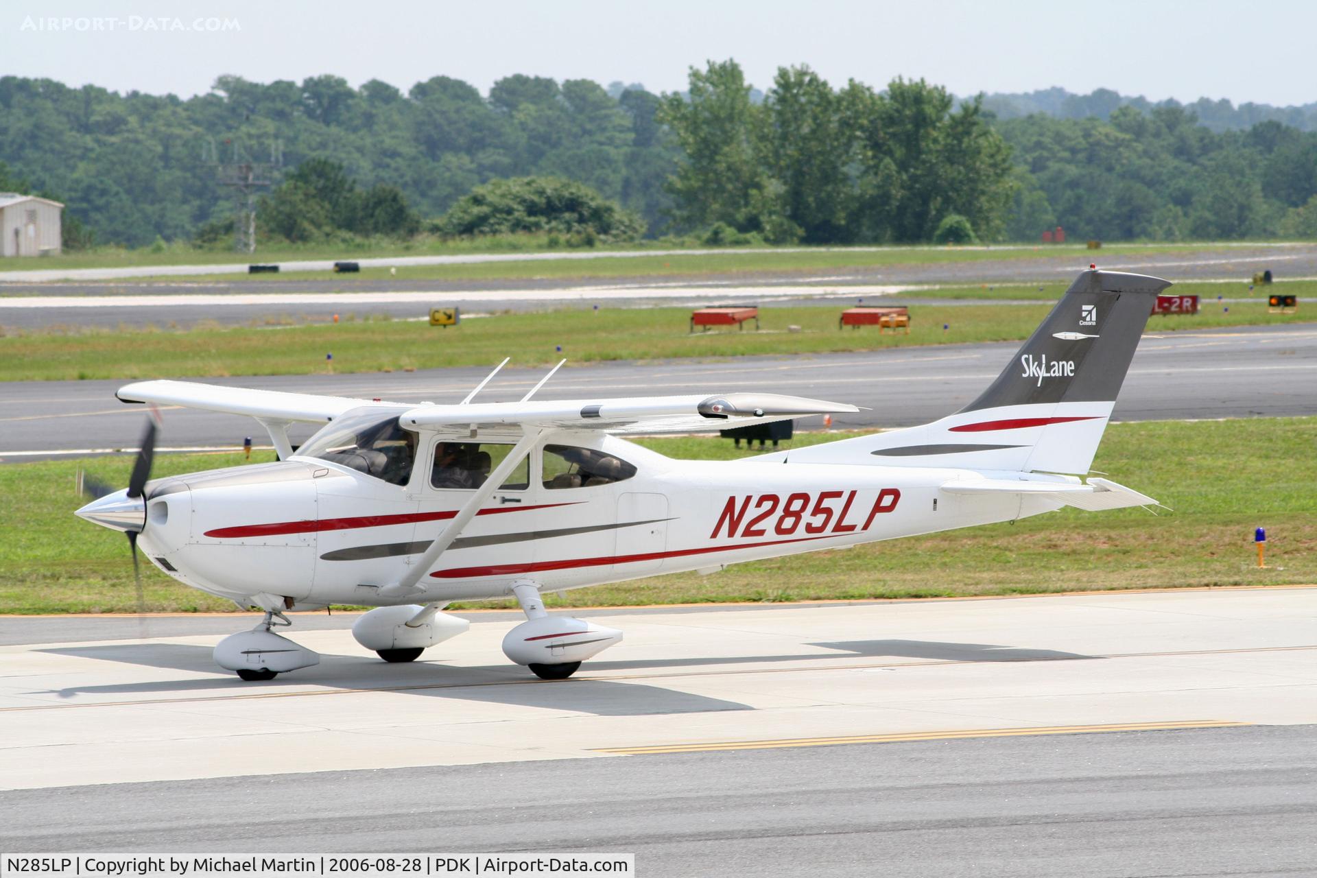 N285LP, 2003 Cessna 182T Skylane C/N 18281285, Taxing back from flight