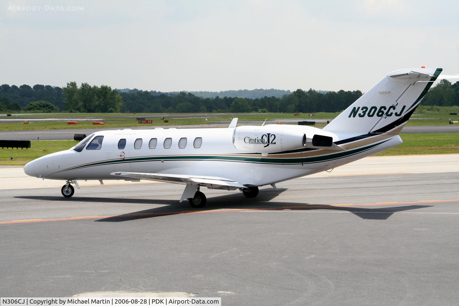 N306CJ, 2001 Cessna 525A CitationJet CJ2 C/N 525A-0016, Taxing from Mercury Air Service