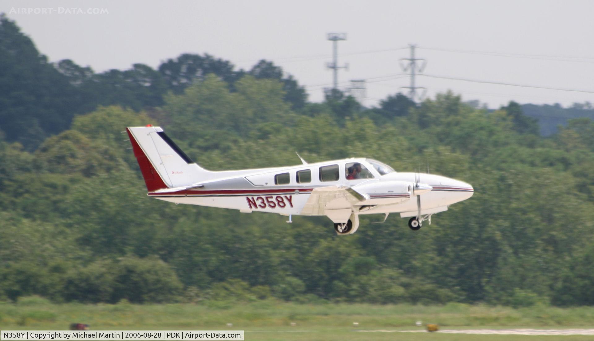 N358Y, 1989 Beech 58 Baron C/N TH-1551, Departing Runway 20L