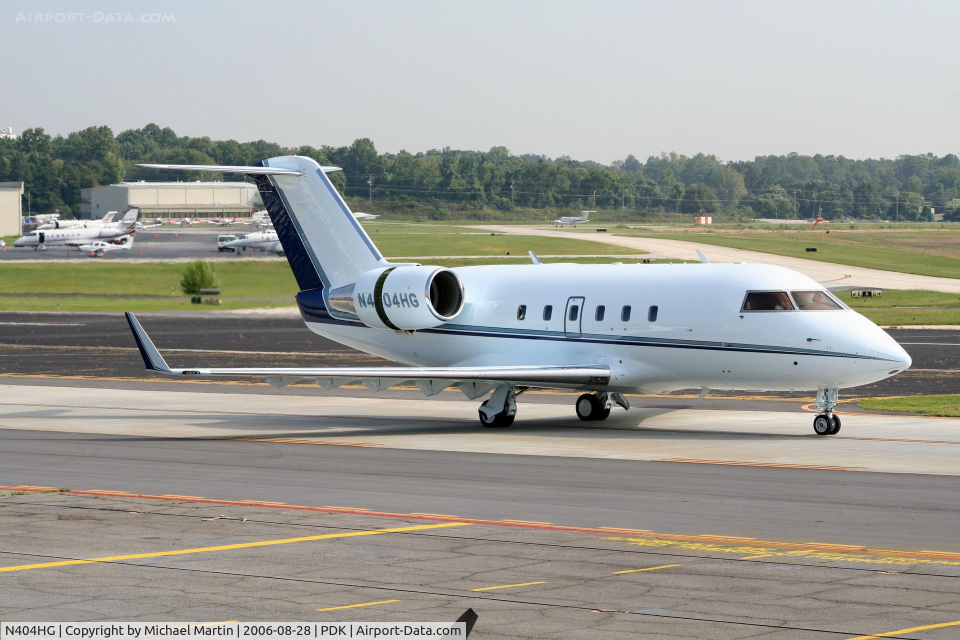 N404HG, Canadair Challenger 601-3A (CL-600-2B16) C/N 5017, Taxing to Runway 2R